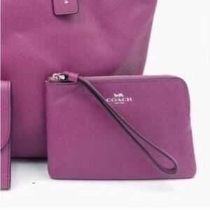 COACH✨Blackberry Purple Saffiano Wristlet